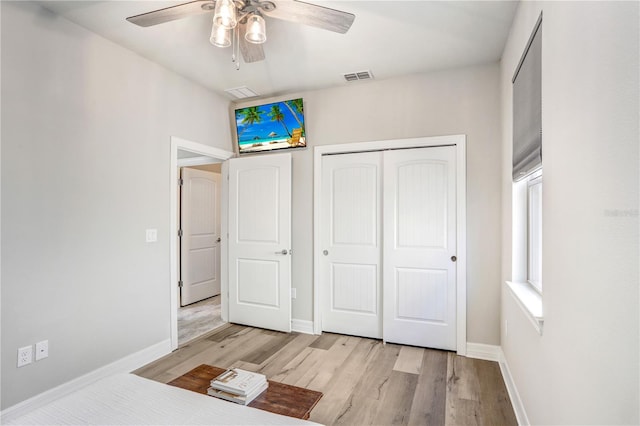 bedroom featuring a closet, light wood-type flooring, and ceiling fan