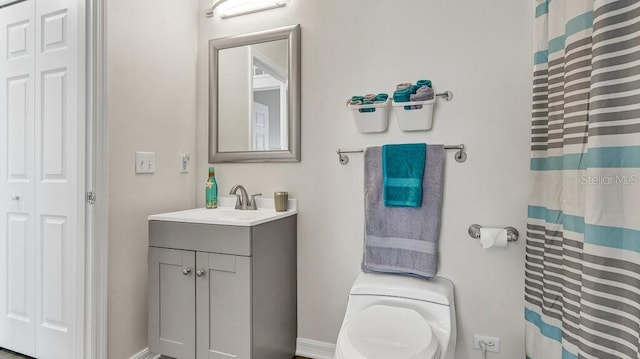 bathroom featuring vanity, a shower with shower curtain, and toilet