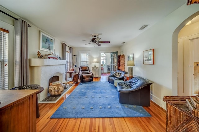 living room with light hardwood / wood-style flooring and ceiling fan