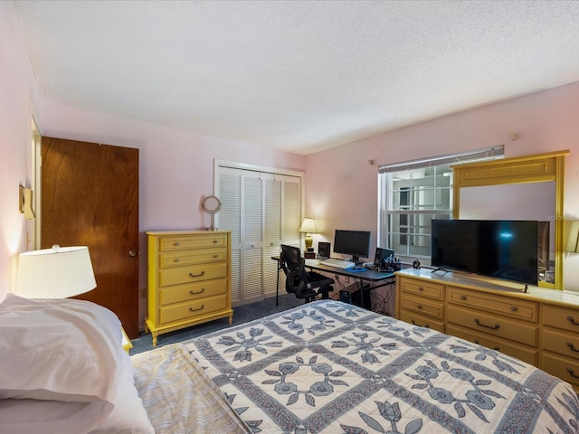 bedroom featuring a closet and a textured ceiling