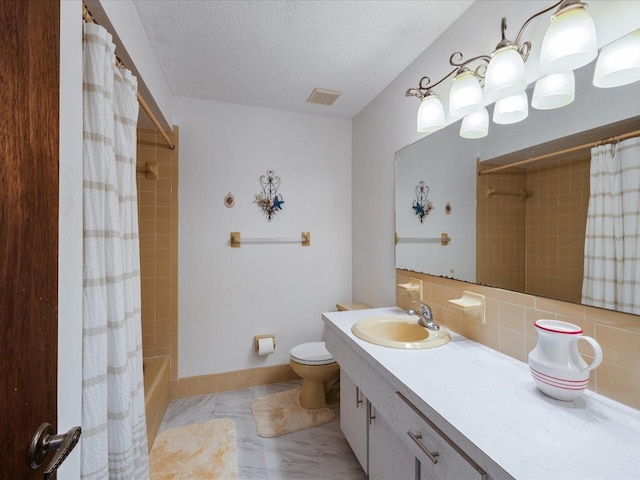 full bathroom with toilet, shower / tub combo, backsplash, vanity, and a textured ceiling