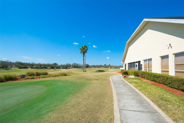 view of property's community featuring a yard