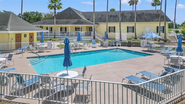 view of swimming pool featuring a patio