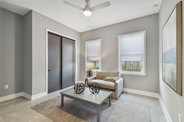 sitting room with ceiling fan