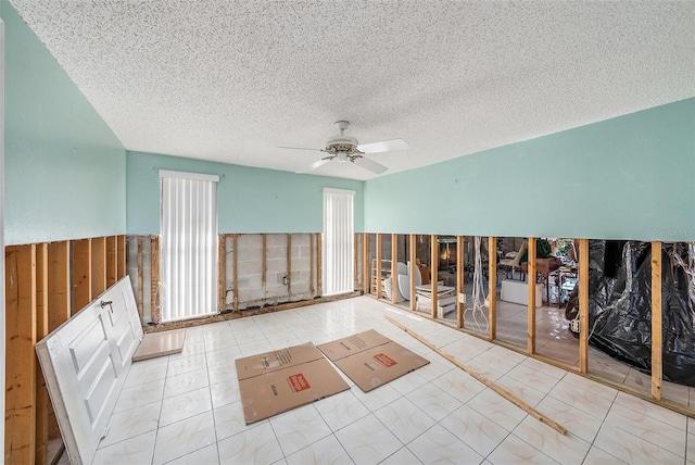 empty room featuring ceiling fan and a textured ceiling