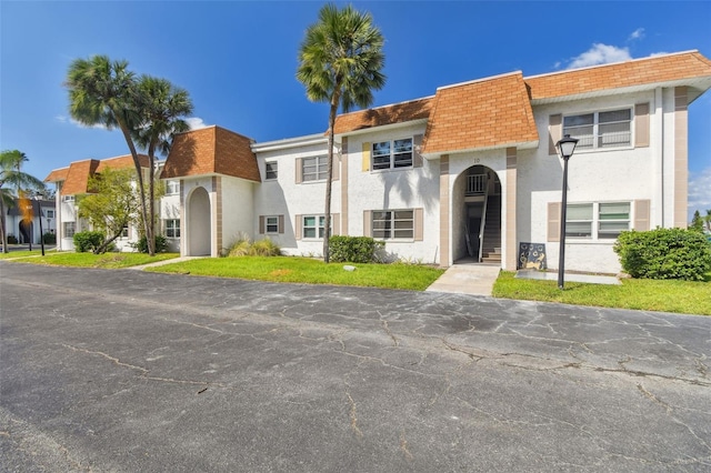 view of front of property with a front lawn