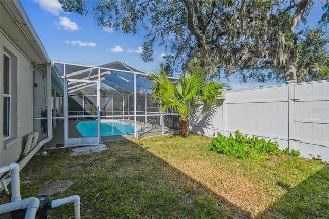 view of yard featuring a lanai