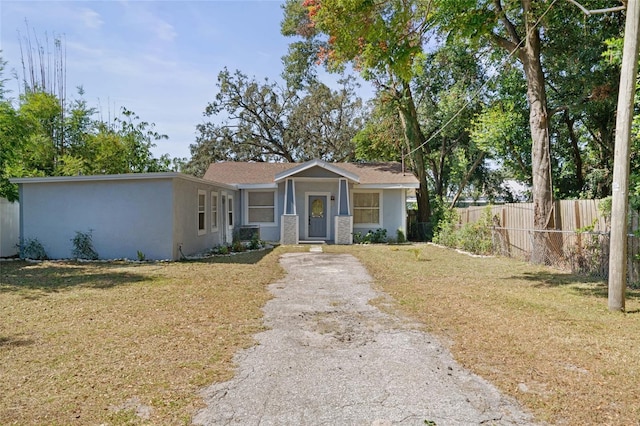 ranch-style house featuring a front lawn