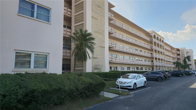 5623 80th St N Unit 510, Saint Petersburg, FL 33709 - view of apartment building / complex featuring uncovered parking