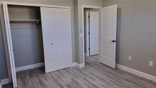 5623 80th St N Unit 510, Saint Petersburg, FL 33709 - unfurnished bedroom featuring wood finished floors, baseboards, and a closet