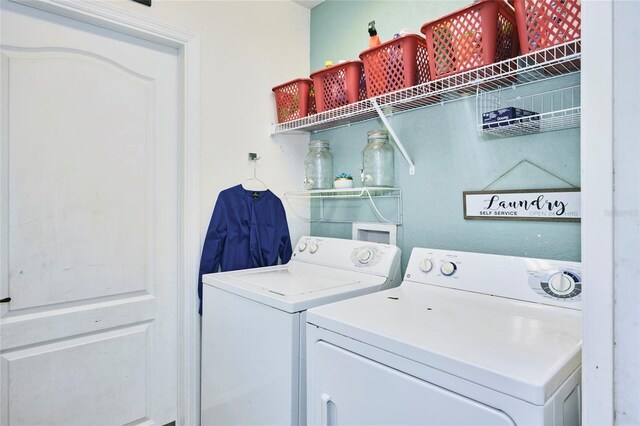 612 Chicago Way, Dundee, FL 33838 - washroom with washing machine and dryer
