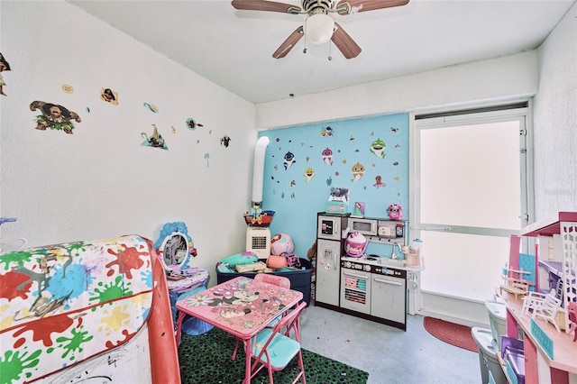 recreation room with ceiling fan