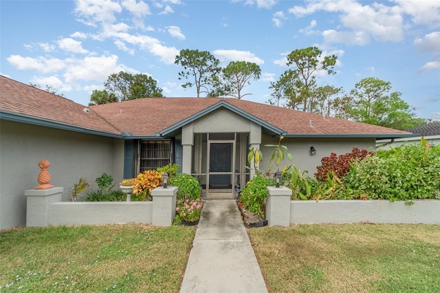 view of front of house with a front lawn