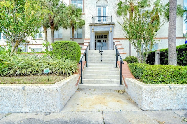 701 Mirror Lake Dr N Unit 309, Saint Petersburg, FL 33701 - entrance to property featuring a balcony and stucco siding