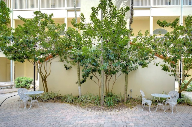 701 Mirror Lake Dr N Unit 309, Saint Petersburg, FL 33701 - view of patio / terrace