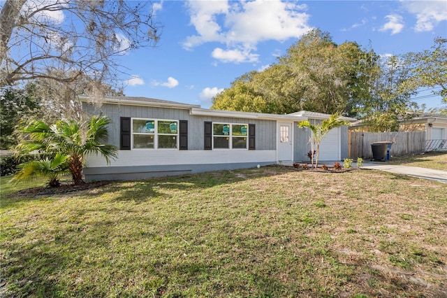 view of front of home featuring a front yard and a garage