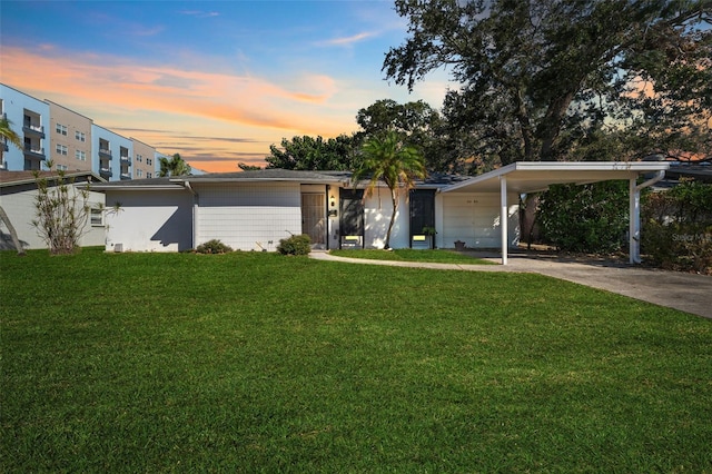 ranch-style house featuring a lawn