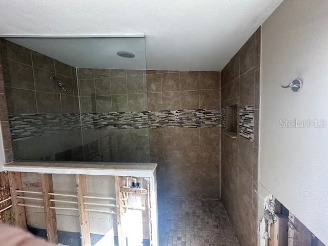 bathroom featuring a tile shower