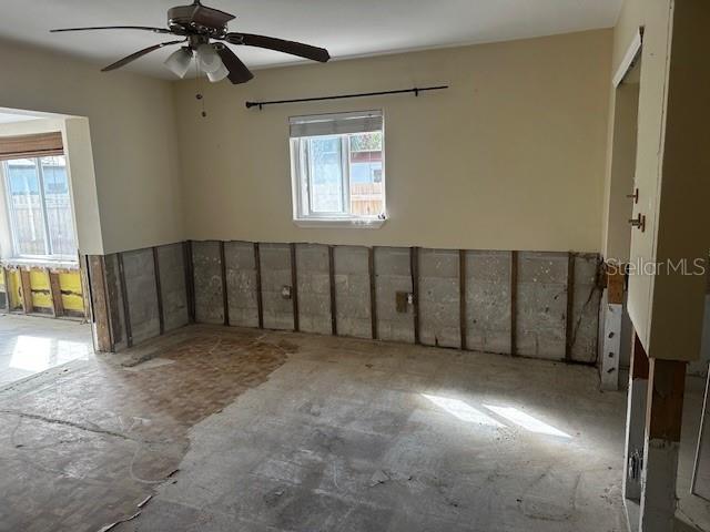 empty room featuring ceiling fan