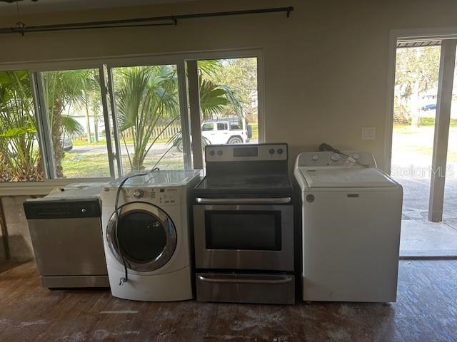 laundry room featuring washing machine and clothes dryer