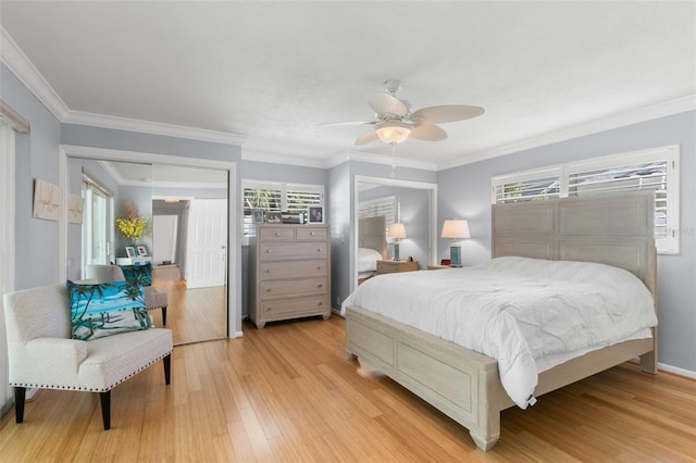 bedroom featuring a closet, light hardwood / wood-style floors, ceiling fan, and crown molding