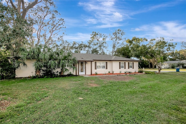 single story home with a front lawn