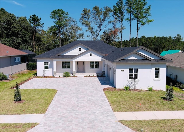 view of front of home featuring a front lawn