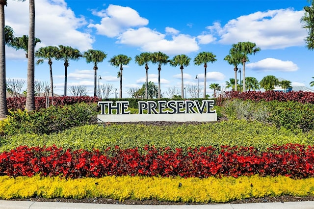 view of community / neighborhood sign