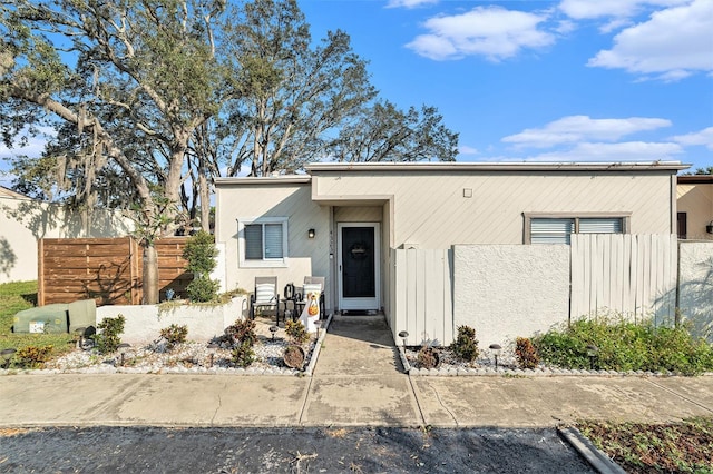 view of front of property