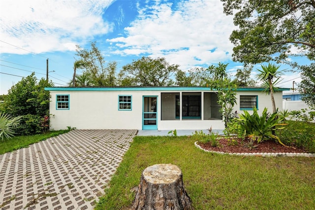 view of front of property with a front lawn