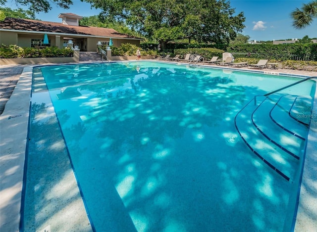 view of swimming pool