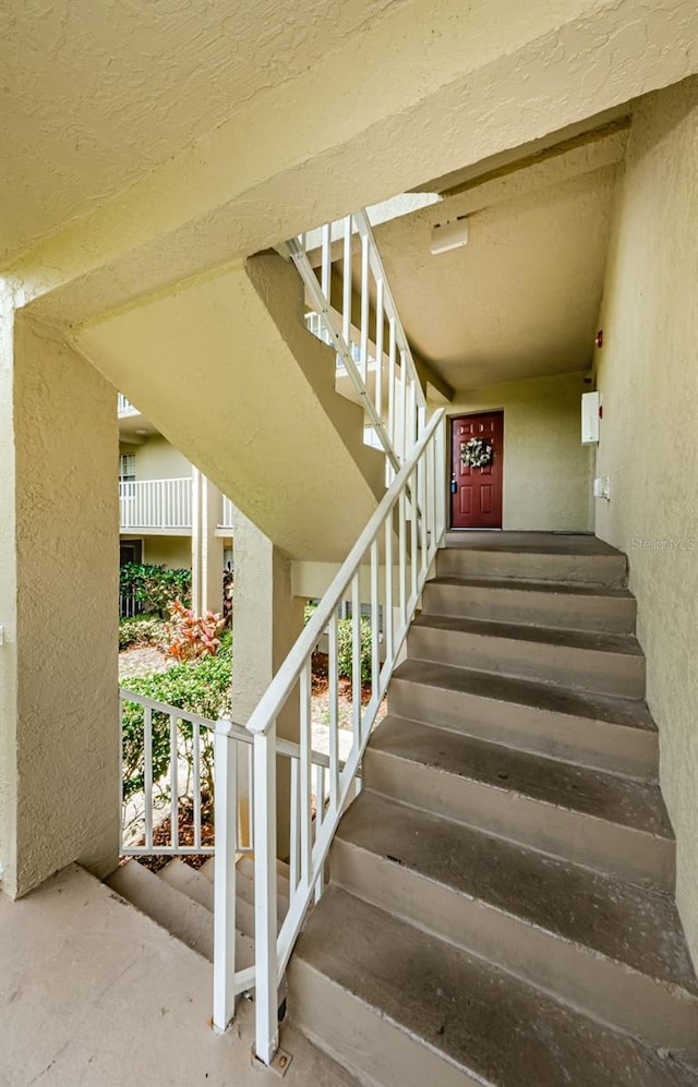 2690 Coral Landings Blvd Unit 722, Palm Harbor, FL 34684 - view of staircase