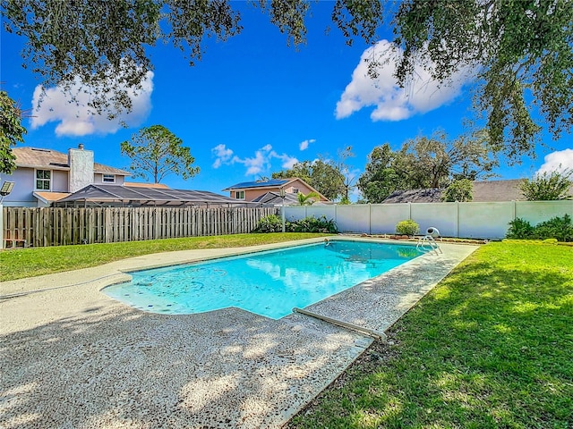 view of swimming pool with a lawn