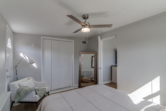 bedroom featuring a closet, light hardwood / wood-style floors, and ceiling fan