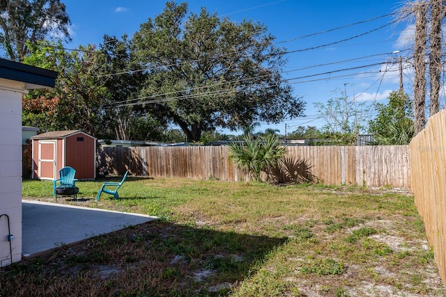 view of yard featuring a shed and a patio area