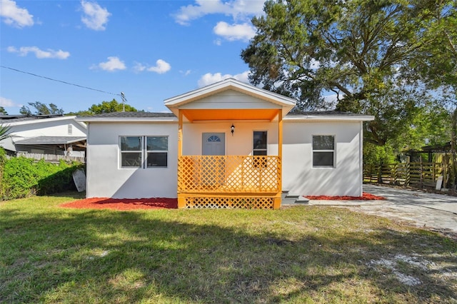 view of front of home with a front lawn