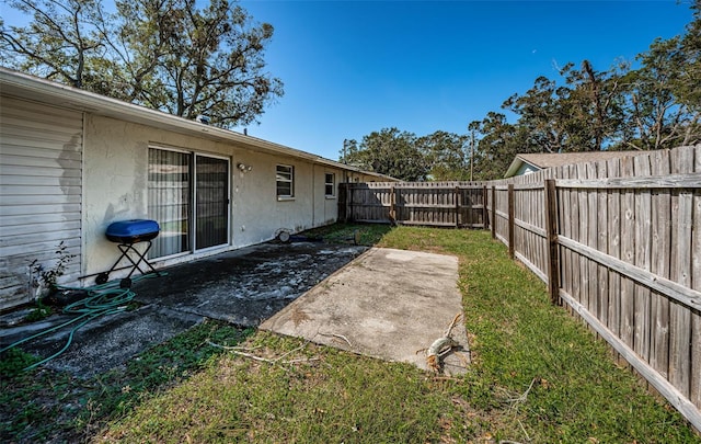 view of yard with a patio