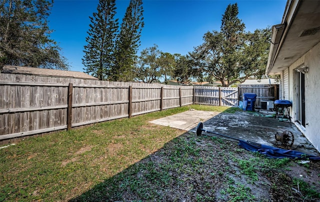 view of yard with a patio