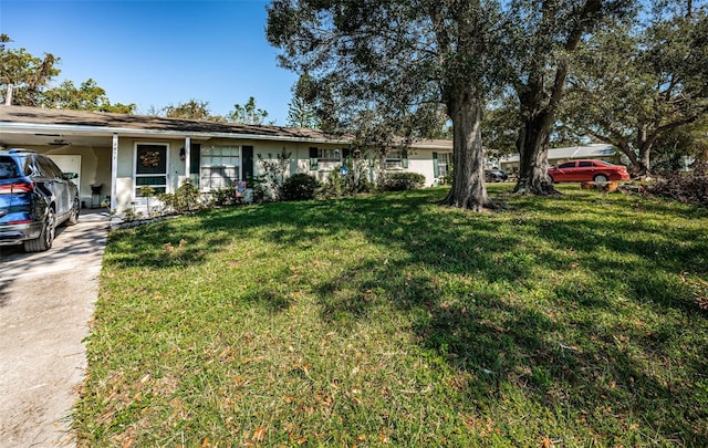 single story home with a front lawn