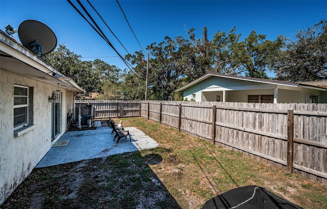 view of yard with a patio area