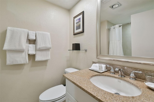 36750 US Highway 19 N Unit 09110, Palm Harbor, FL 34684 - full bathroom with toilet, a textured wall, curtained shower, and vanity