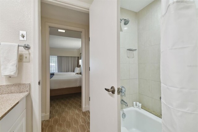36750 US Highway 19 N Unit 09110, Palm Harbor, FL 34684 - ensuite bathroom featuring vanity, baseboards, shower / bathtub combination with curtain, and ensuite bath