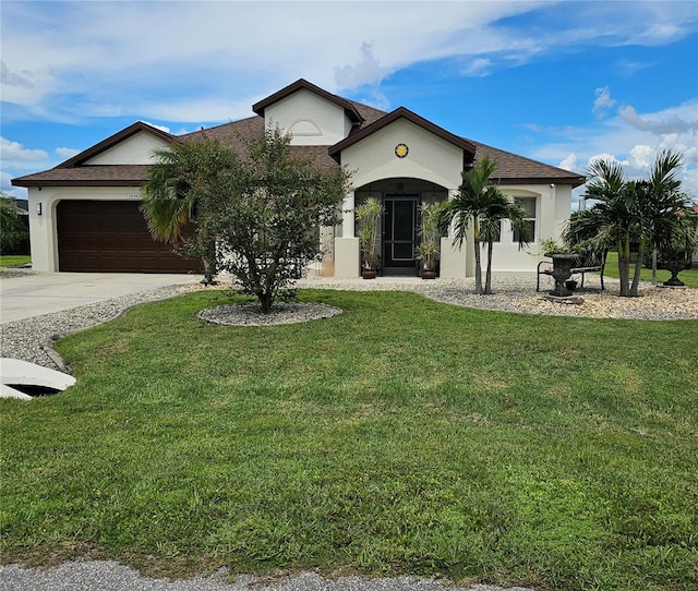 view of front facade with a garage and a front yard