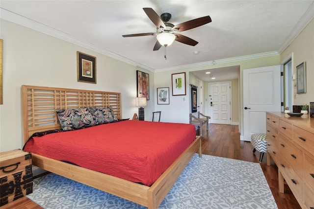 bedroom with crown molding, dark hardwood / wood-style floors, and ceiling fan