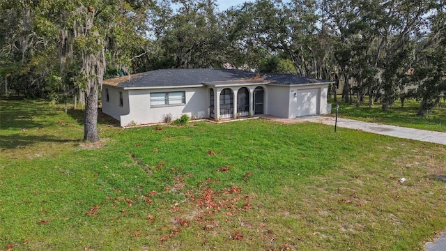 ranch-style home featuring a front lawn and a garage