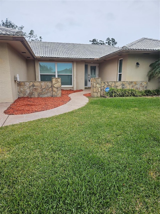 exterior space featuring a yard