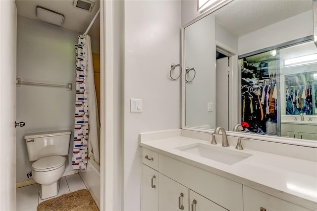 full bathroom featuring a textured ceiling, shower / bathtub combination with curtain, toilet, vanity, and tile patterned floors