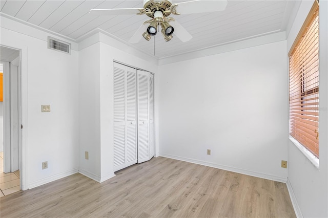 unfurnished bedroom featuring a closet, ceiling fan, and light wood-type flooring