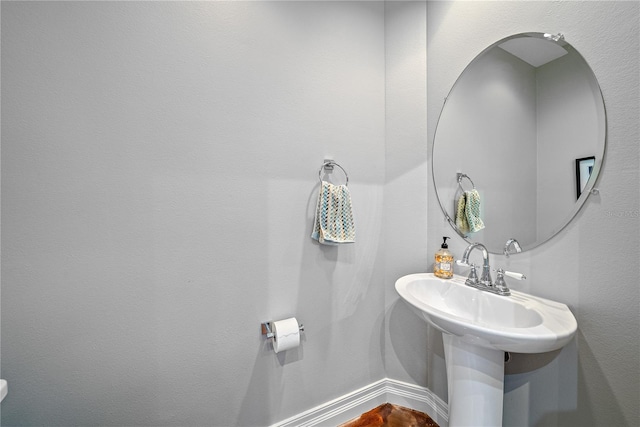 1209 E Cumberland Ave Unit 508, Tampa, FL 33602 - bathroom with baseboards