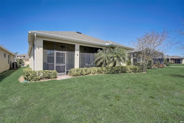 back of house featuring a lawn